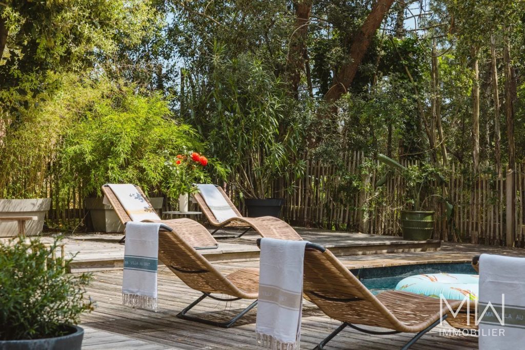 VILLA AVEC PISCINE SOUS LA PINEDE