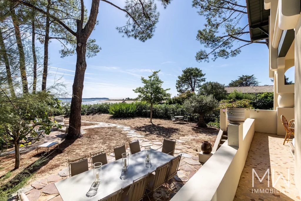 VILLA D&rsquo;EXCEPTION EN 1ERE LIGNE