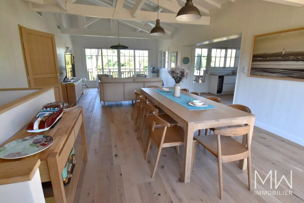 BELLE VILLA BOIS AVEC PISCINE AU PIED DU PHARE