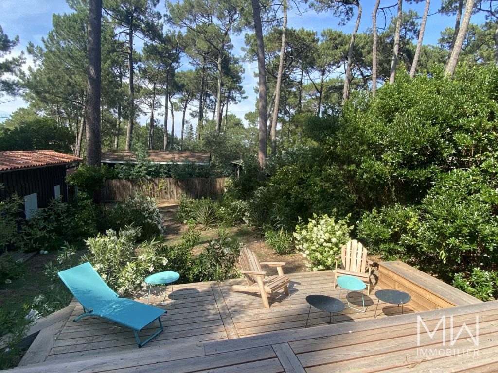 BELLE VILLA BOIS ENTRE LE PORT ET BERTIC