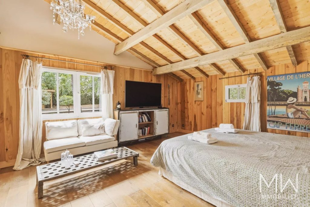 VILLA AVEC PISCINE SOUS LA PINEDE