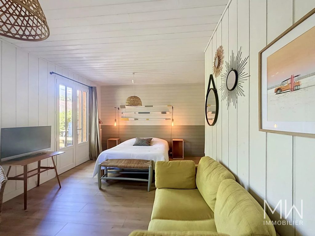 CHARMANTE VILLA BOIS SOUS LA PINEDE