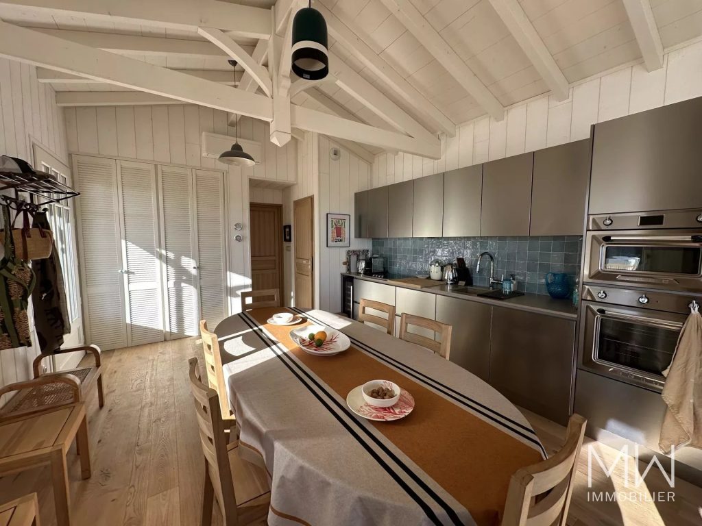 ADORABLE VILLA FACE AU BASSIN