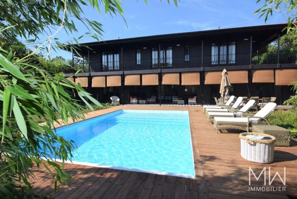 VILLA DE PRESTIGE AVEC PISCINE