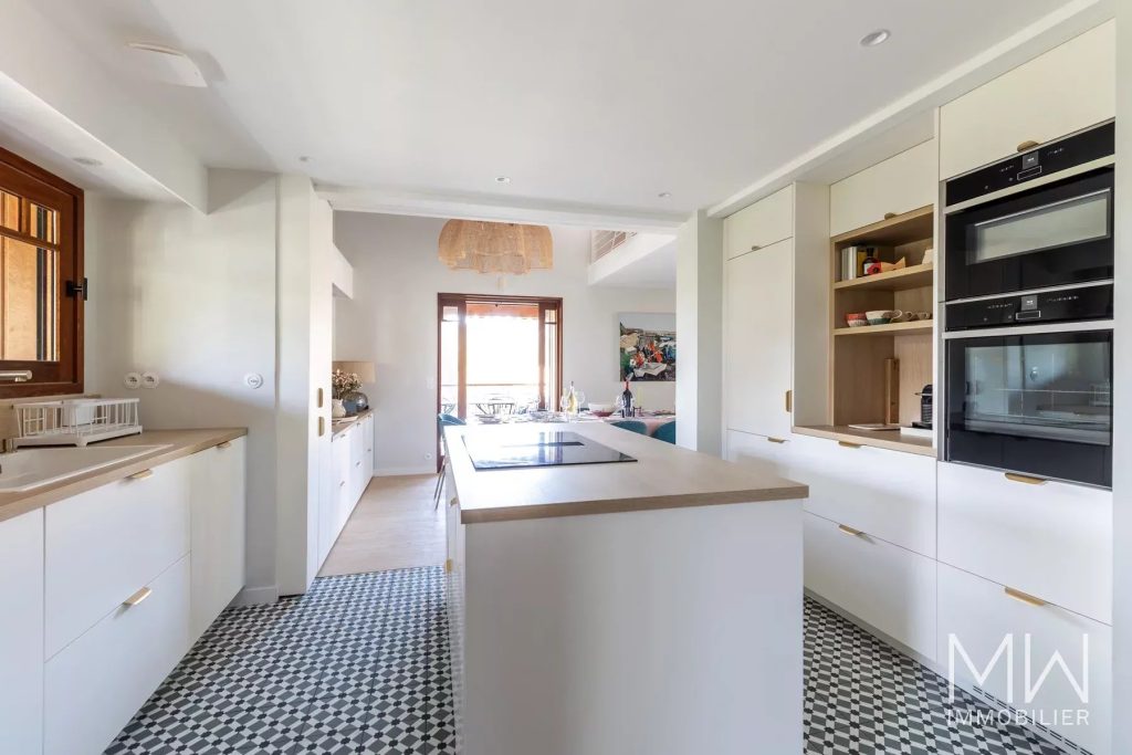 AGREABLE VILLA BOIS AVEC PISCINE AU PIED DU PHARE