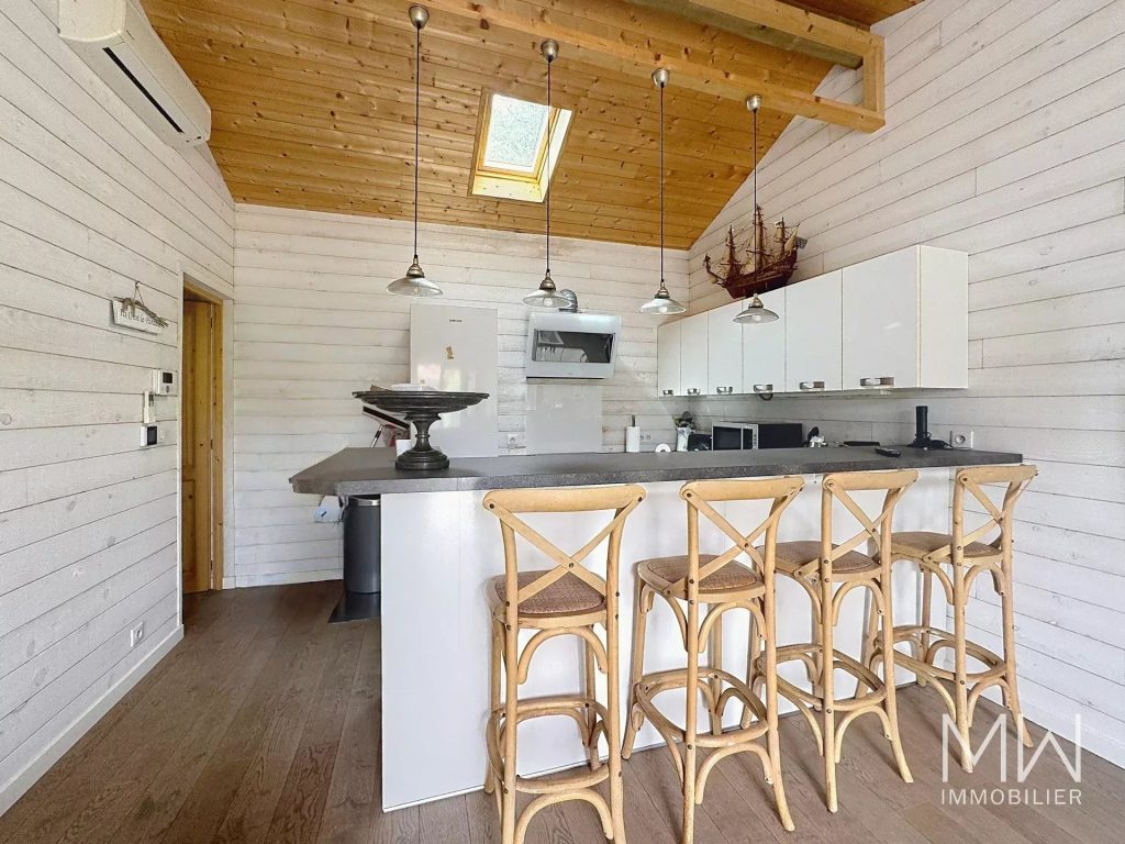 JOLIE VILLA BOIS AU CALME