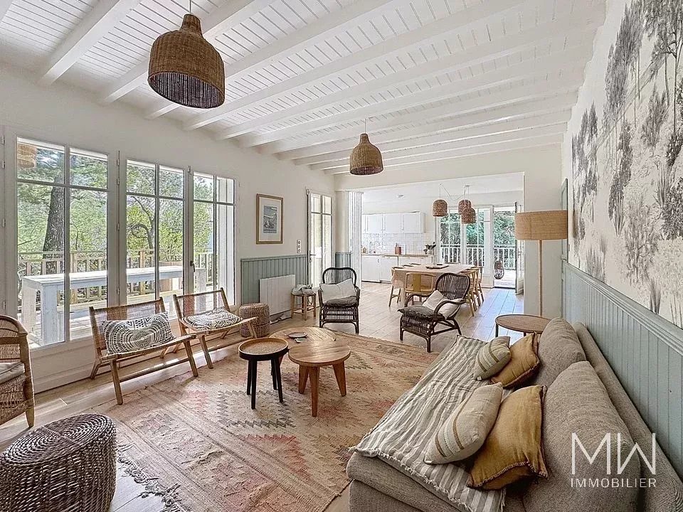 BELLE VILLA BOIS SOUS LA PINEDE