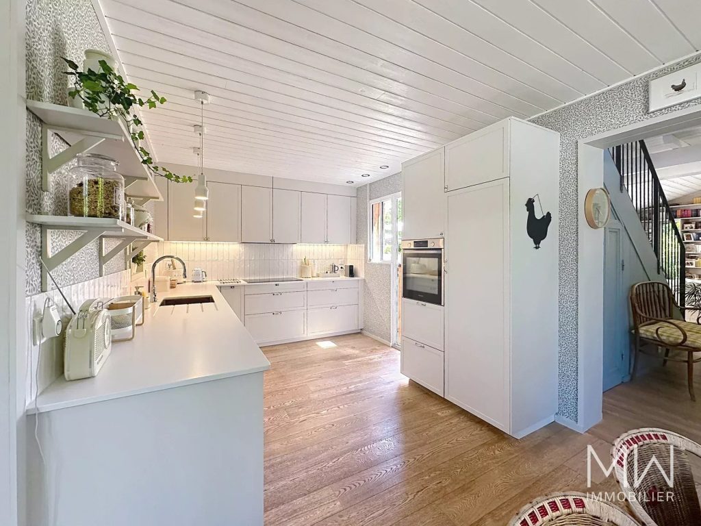 CHARMANTE VILLA BOIS SOUS LA PINEDE