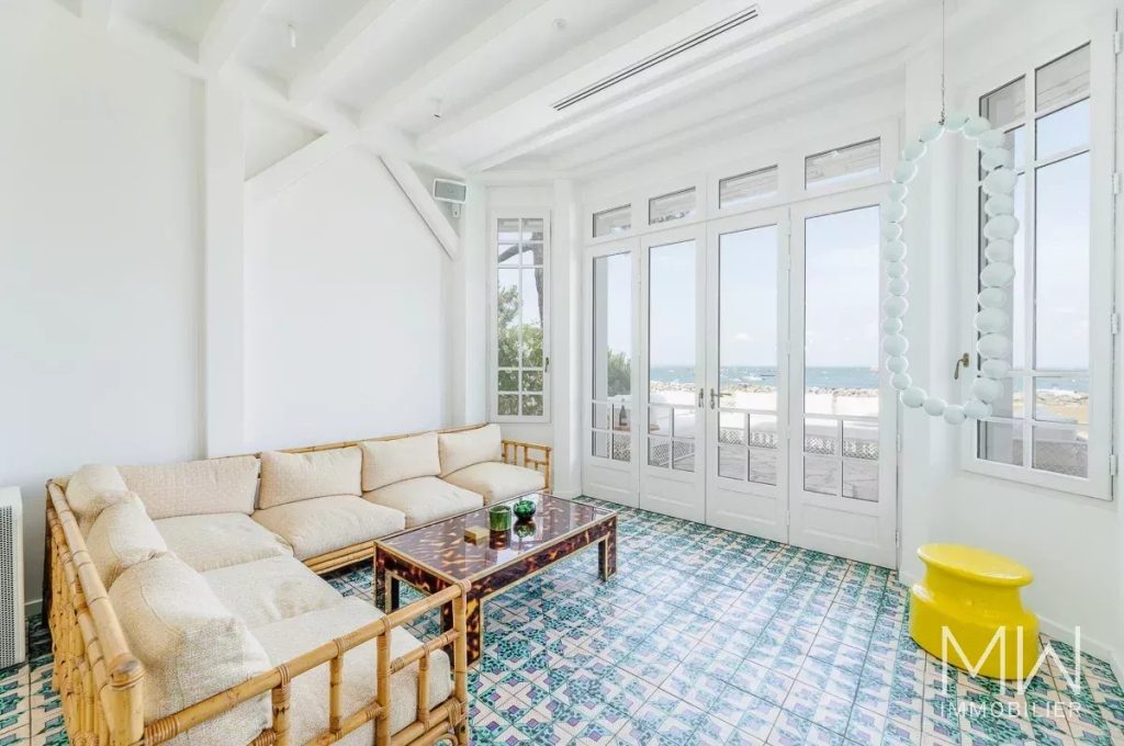 VILLA D&rsquo;EXCEPTION FACE AU BASSIN