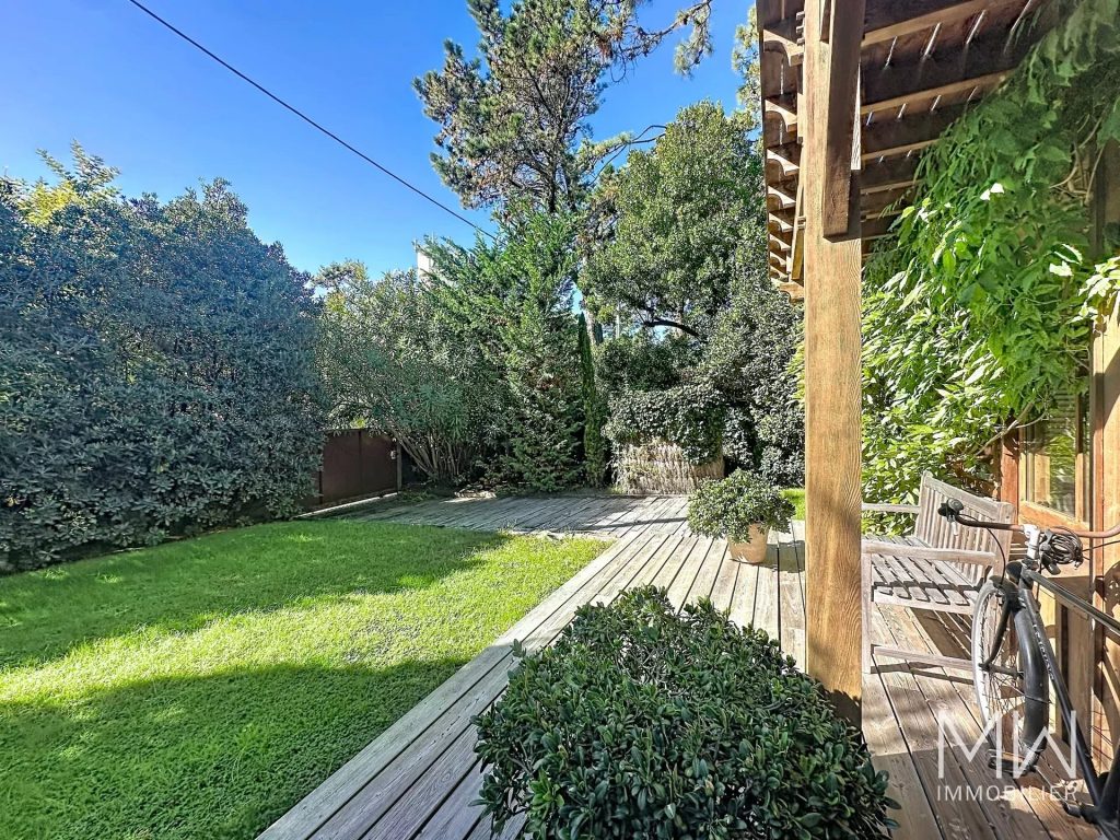 BELLE VILLA BOIS AVEC PISCINE