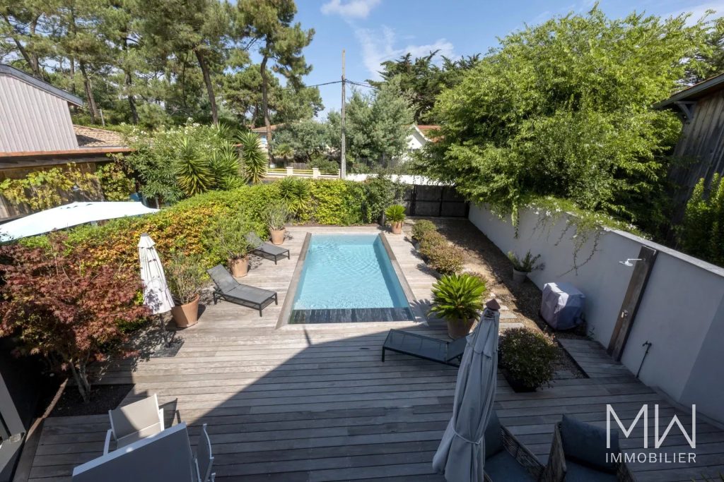 VILLA AVEC PISCINE – HYPER CENTRE