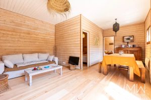CHARMANTE ET PETITE VILLA BOIS