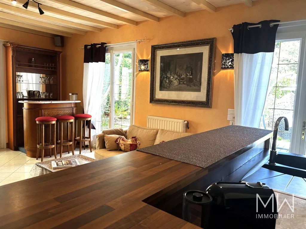 PETITE VILLA AVEC PISCINE