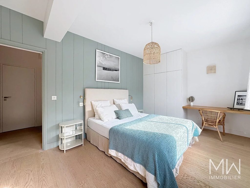 MAGNIFIQUE VILLA BOIS AVEC PISCINE