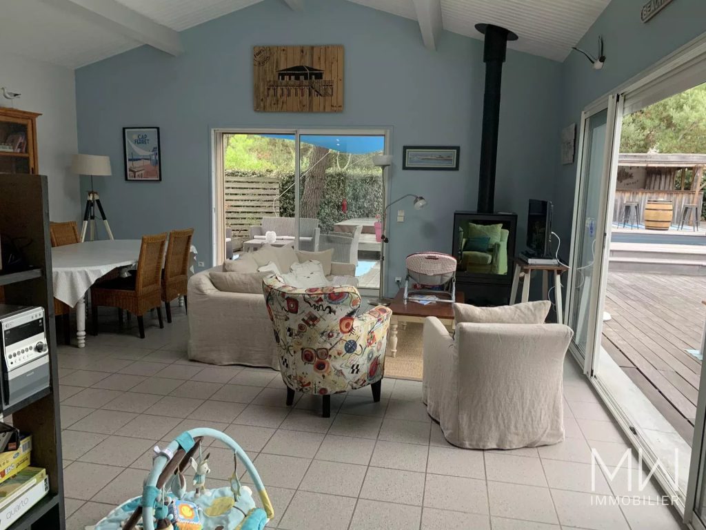 VILLA DE VACANCES AVEC PISCINE