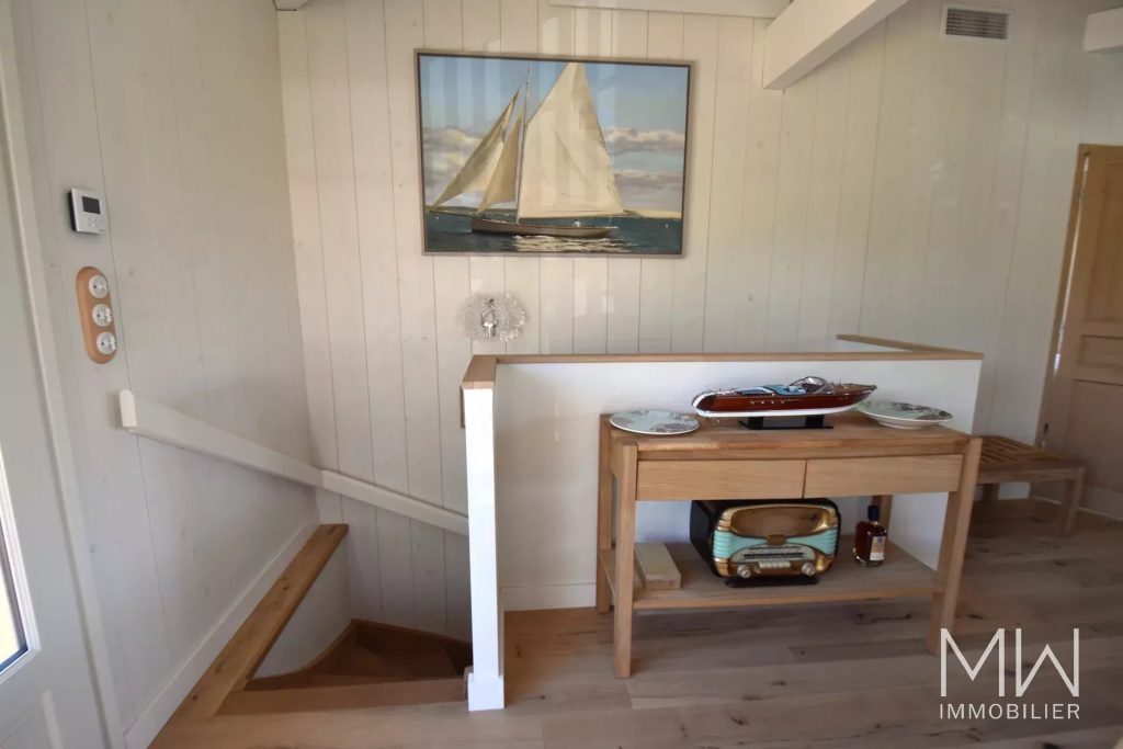 BELLE VILLA BOIS AVEC PISCINE AU PIED DU PHARE