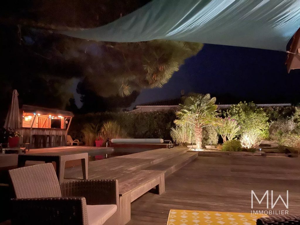 VILLA DE VACANCES AVEC PISCINE