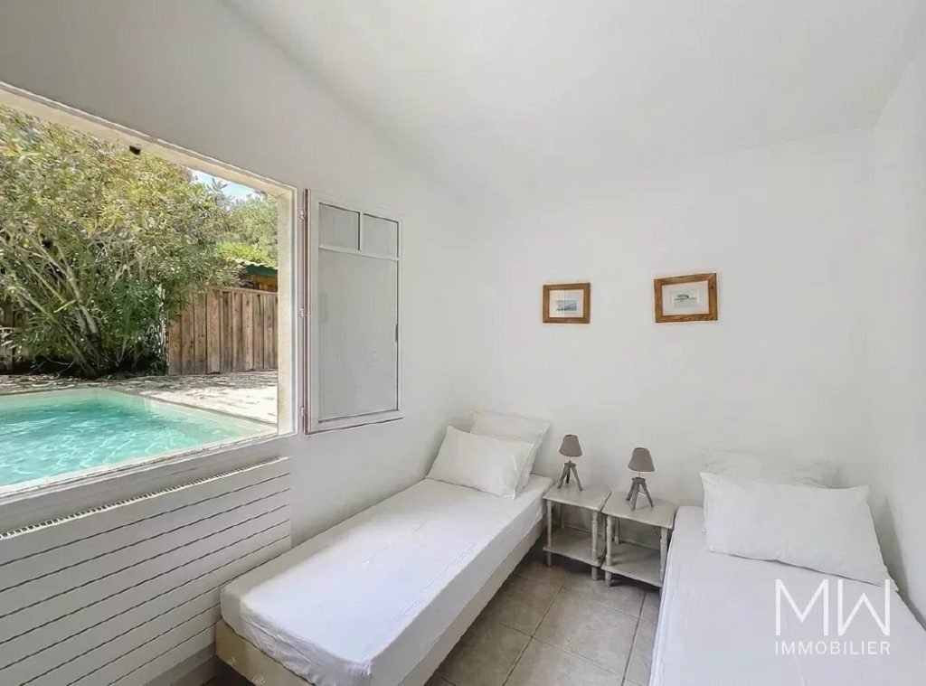 CHARMANTE VILLA AVEC PISCINE