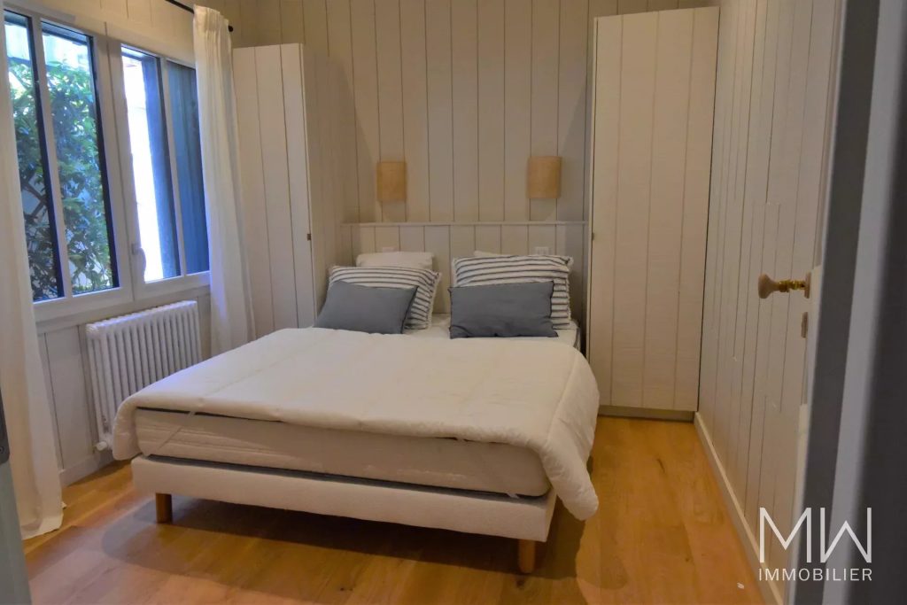 CHARMANTE VILLA BOIS AU COEUR DU VILLAGE