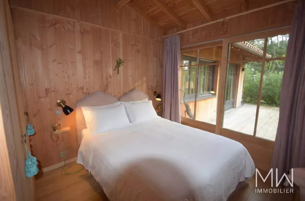 MAGNIFIQUE VILLA BOIS EN 1ERE LIGNE