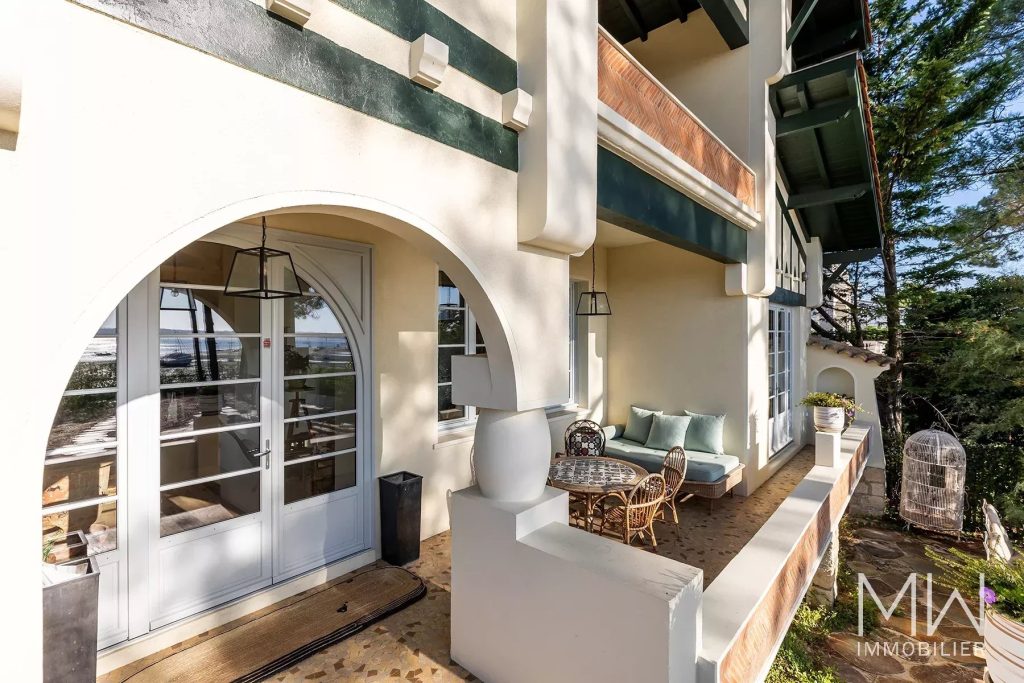 VILLA D&rsquo;EXCEPTION EN 1ERE LIGNE