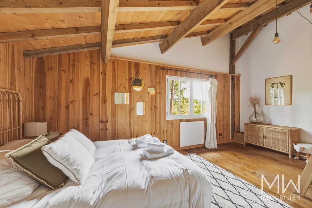 VILLA AVEC PISCINE SOUS LA PINEDE