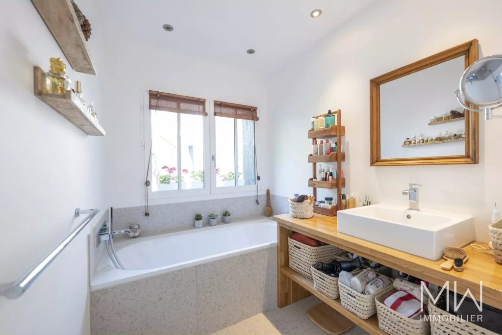 ELEGANTE ET SPACIEUSE VILLA