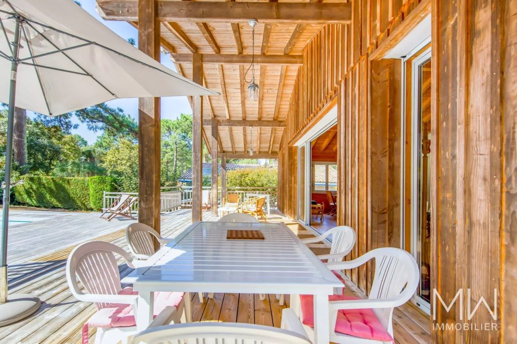 VILLA BOIS AVEC PISCINE