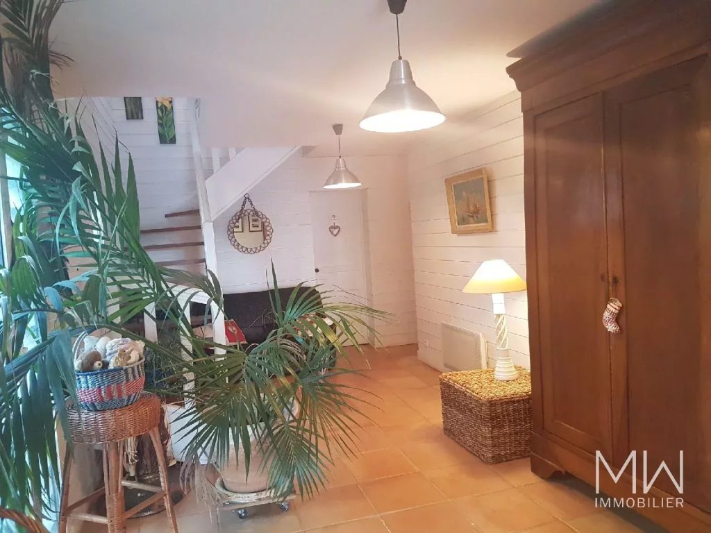 VILLA AVEC PISCINE AU CALME