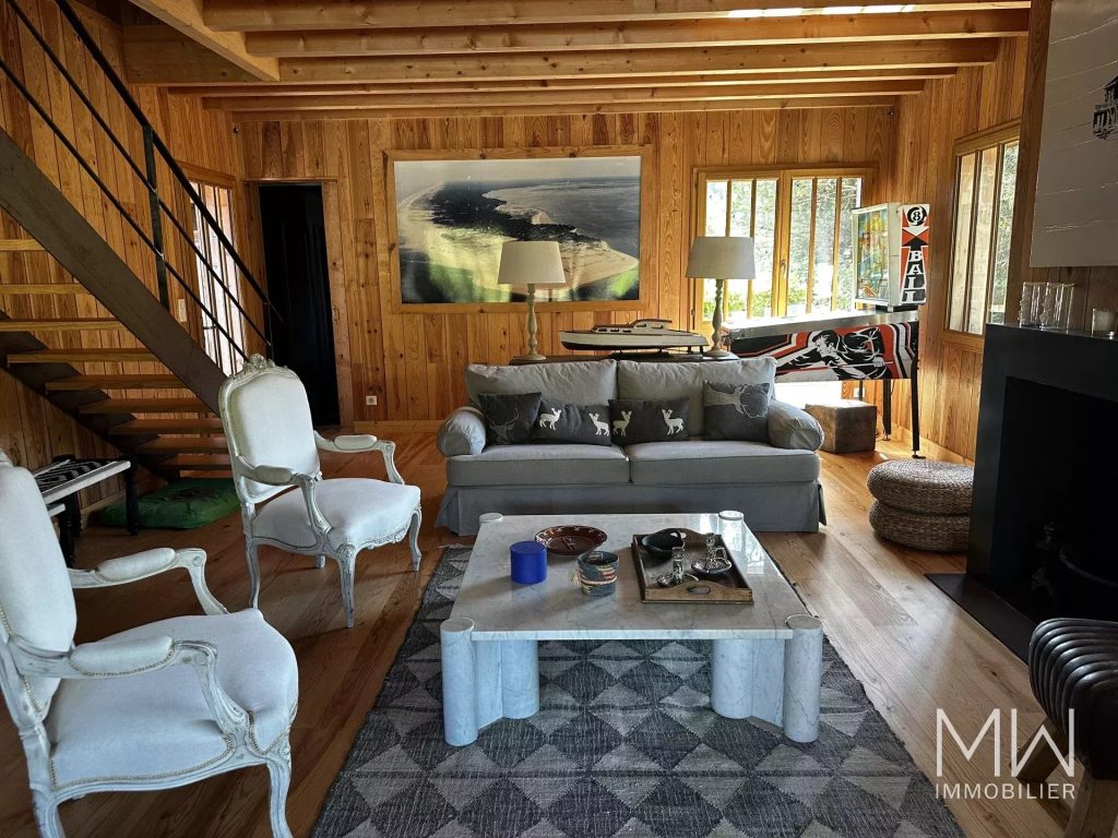 BELLE VILLA BOIS AVEC PISCINE