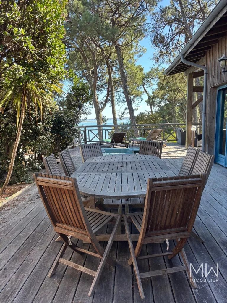 VILLA VUE BASSIN AVEC JACUZZI