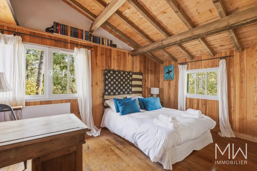 VILLA AVEC PISCINE SOUS LA PINEDE