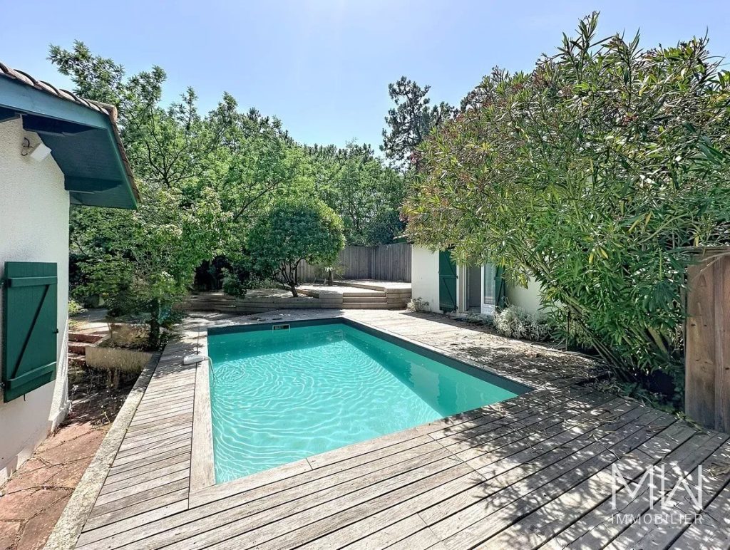 CHARMANTE VILLA AVEC PISCINE