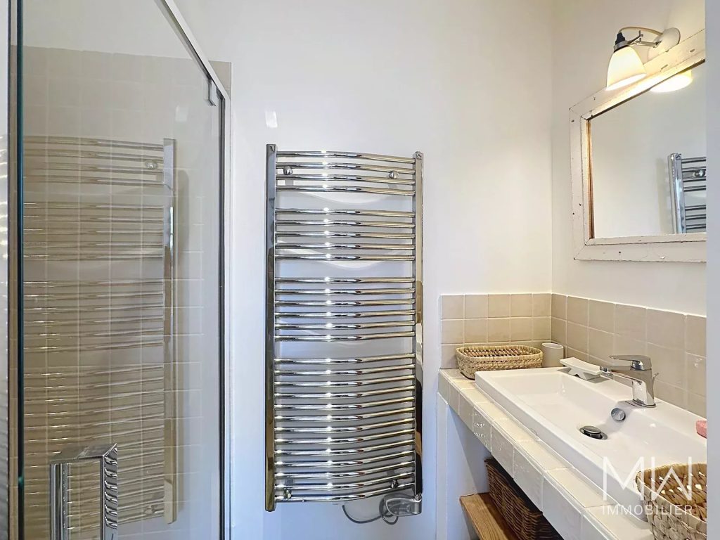 BELLE VILLA BOIS AVEC PISCINE