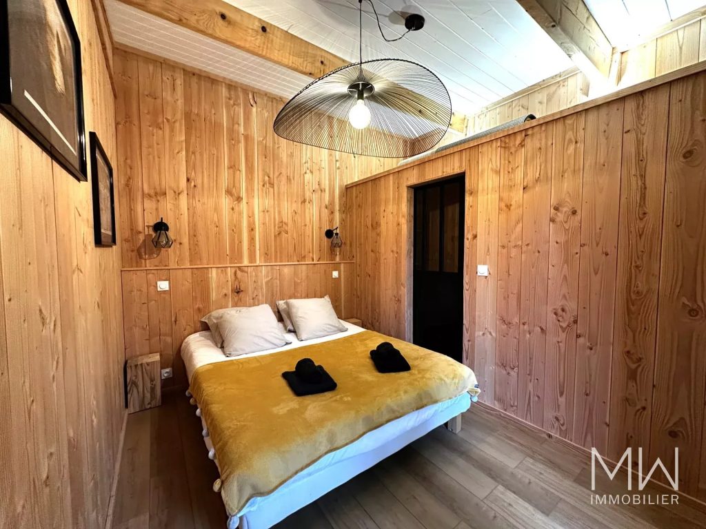 CHARMANTE VILLA BOIS AVEC PISCINE