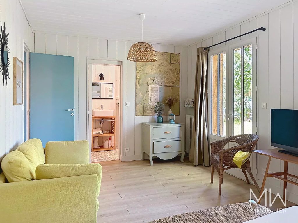 CHARMANTE VILLA BOIS SOUS LA PINEDE