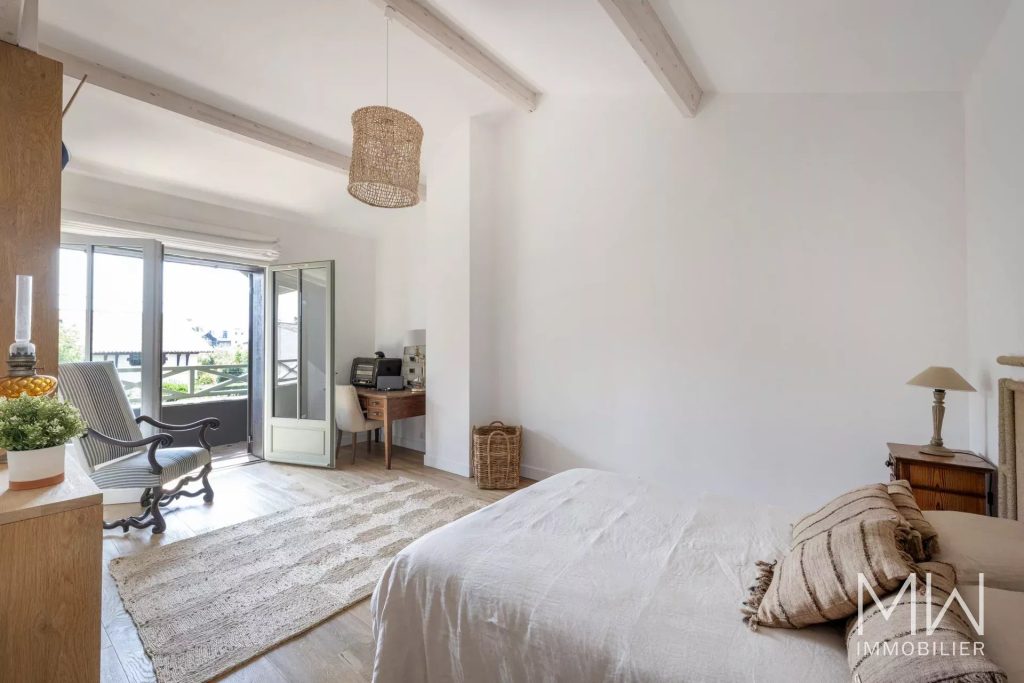 ELEGANTE ET SPACIEUSE VILLA