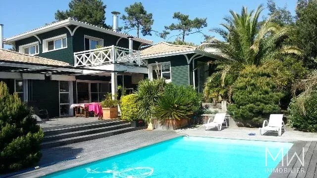 VILLA AVEC PISCINE AU CALME