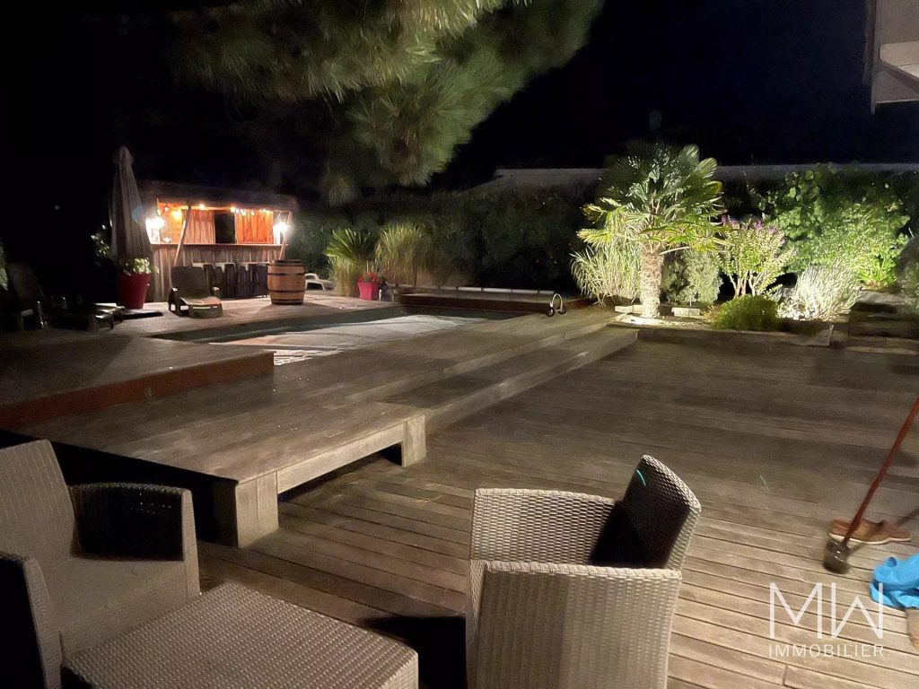VILLA DE VACANCES AVEC PISCINE