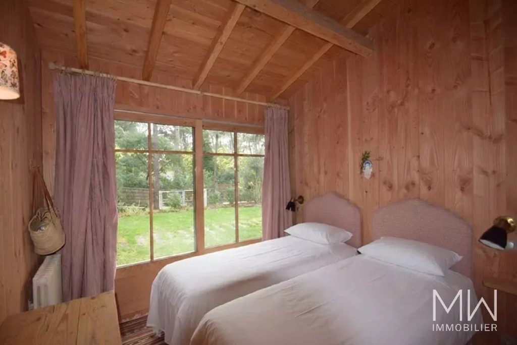 MAGNIFIQUE VILLA BOIS EN 1ERE LIGNE