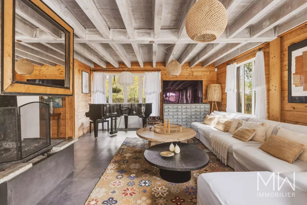 VILLA AVEC PISCINE SOUS LA PINEDE