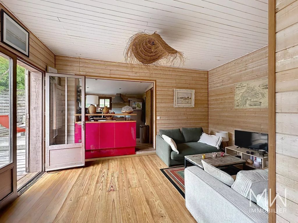 CHARMANTE ET PETITE VILLA BOIS