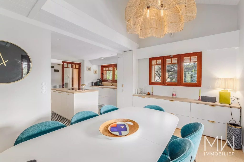 AGREABLE VILLA BOIS AVEC PISCINE AU PIED DU PHARE