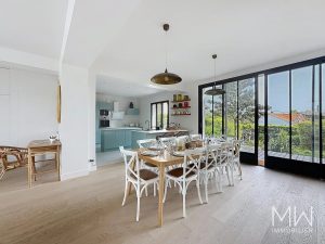 MAGNIFIQUE VILLA BOIS AVEC PISCINE