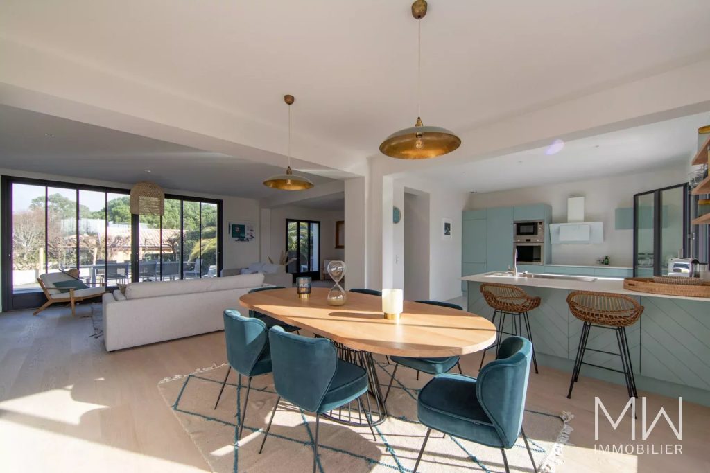 MAGNIFIQUE VILLA BOIS AVEC PISCINE