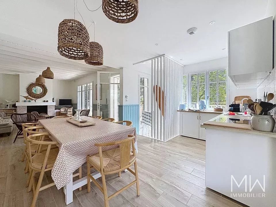 BELLE VILLA BOIS SOUS LA PINEDE