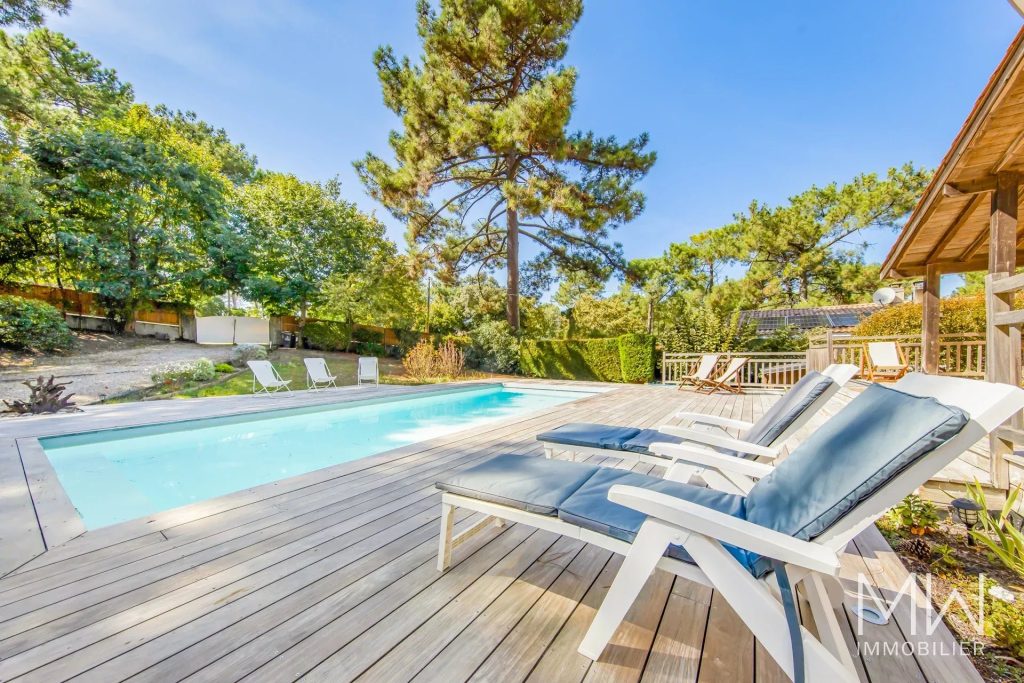 VILLA BOIS AVEC PISCINE