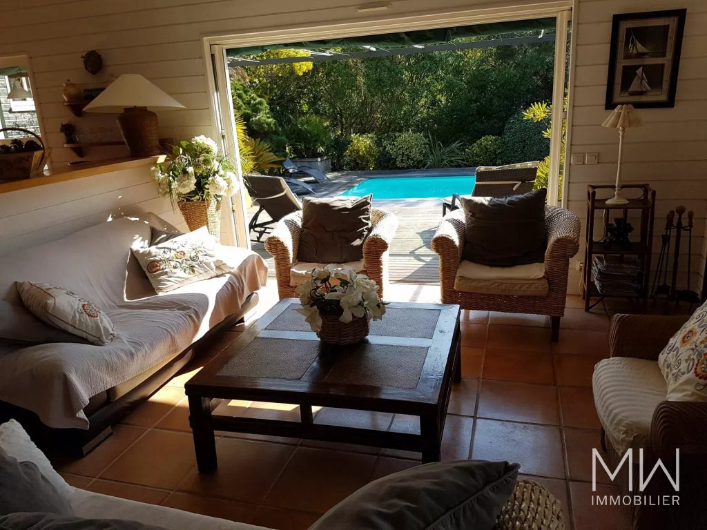 VILLA AVEC PISCINE AU CALME