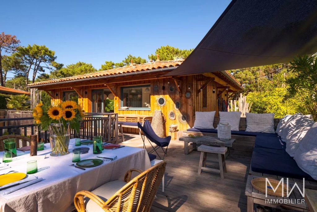 BELLE VILLA BOIS AVEC PISCINE