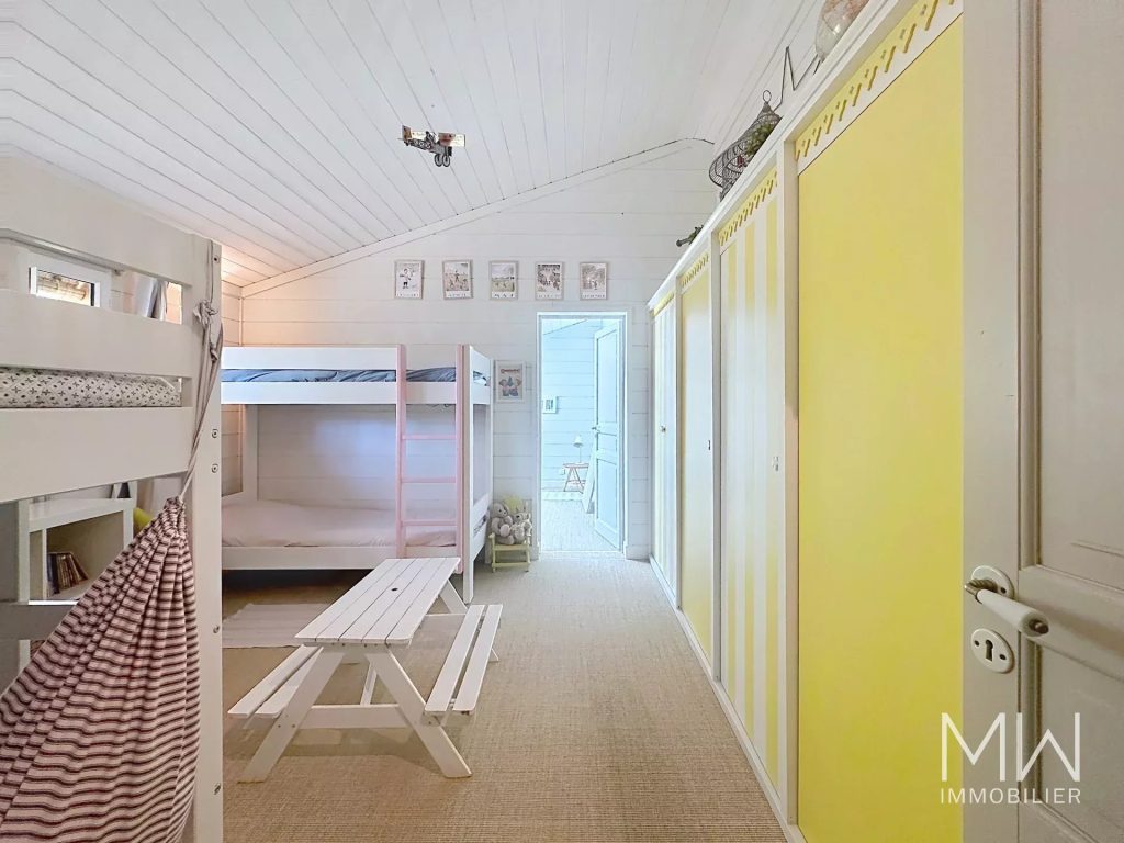 CHARMANTE VILLA BOIS SOUS LA PINEDE
